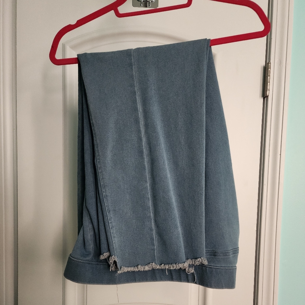 NWOT Hue Wide-leg Jean